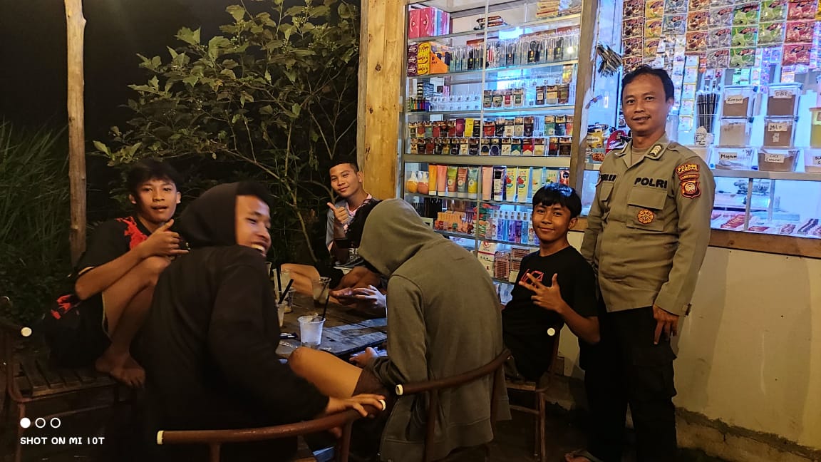 Patroli Malam Polsek Menjalin, Ajak Warga Jaga Kamtibmas Yang Kondusif
